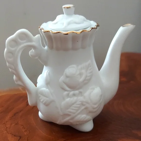 Vintage Miniature Tea Pot Set - Picture 2 of 5